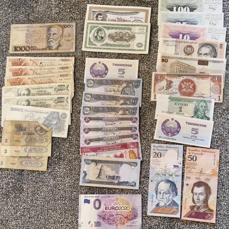 32 x world Bank notes various