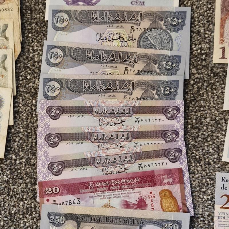 32 x world Bank notes various