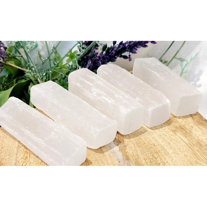 Essentials cleansing kit , Palo santo ,white candle & selenite stick
