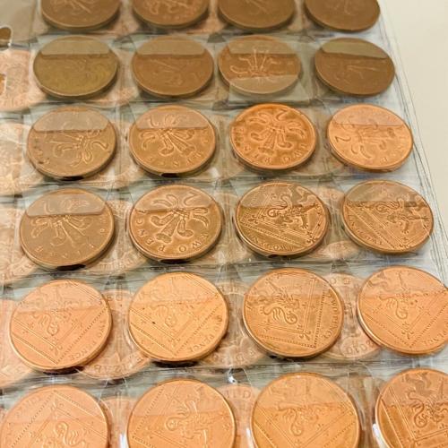 Good 2p Two Pence Coins x 24 Prince Of Wales Feathers & Shield 1994 to 2016 VAT