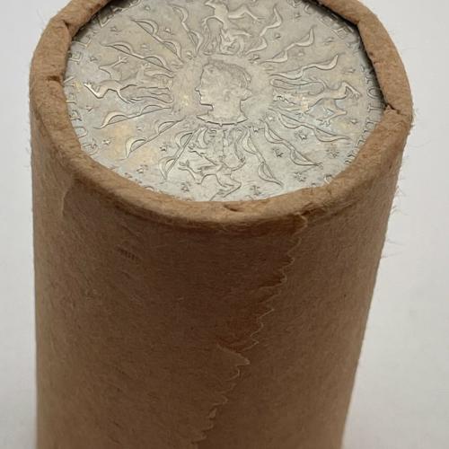 1980 QUEEN ELIZABETH QUEEN MOTHER 80th BIRTHDAY CROWN 25P UNCIRCULATE BOWES-LYON