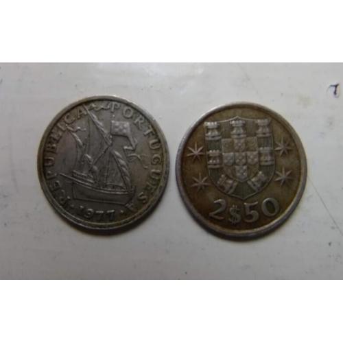 Portugal 1978 2.5 Escudos Two and a Half 2/12  Coins Sailing Ship and Shields
