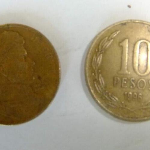 Chile 10 Pesos 2016 Republica De Chile Laurel Wreath Circulated Condition