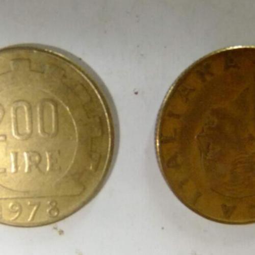 Italy 1980 Italian 200 Lire Coin Square Toothed Gear Circulated Condition